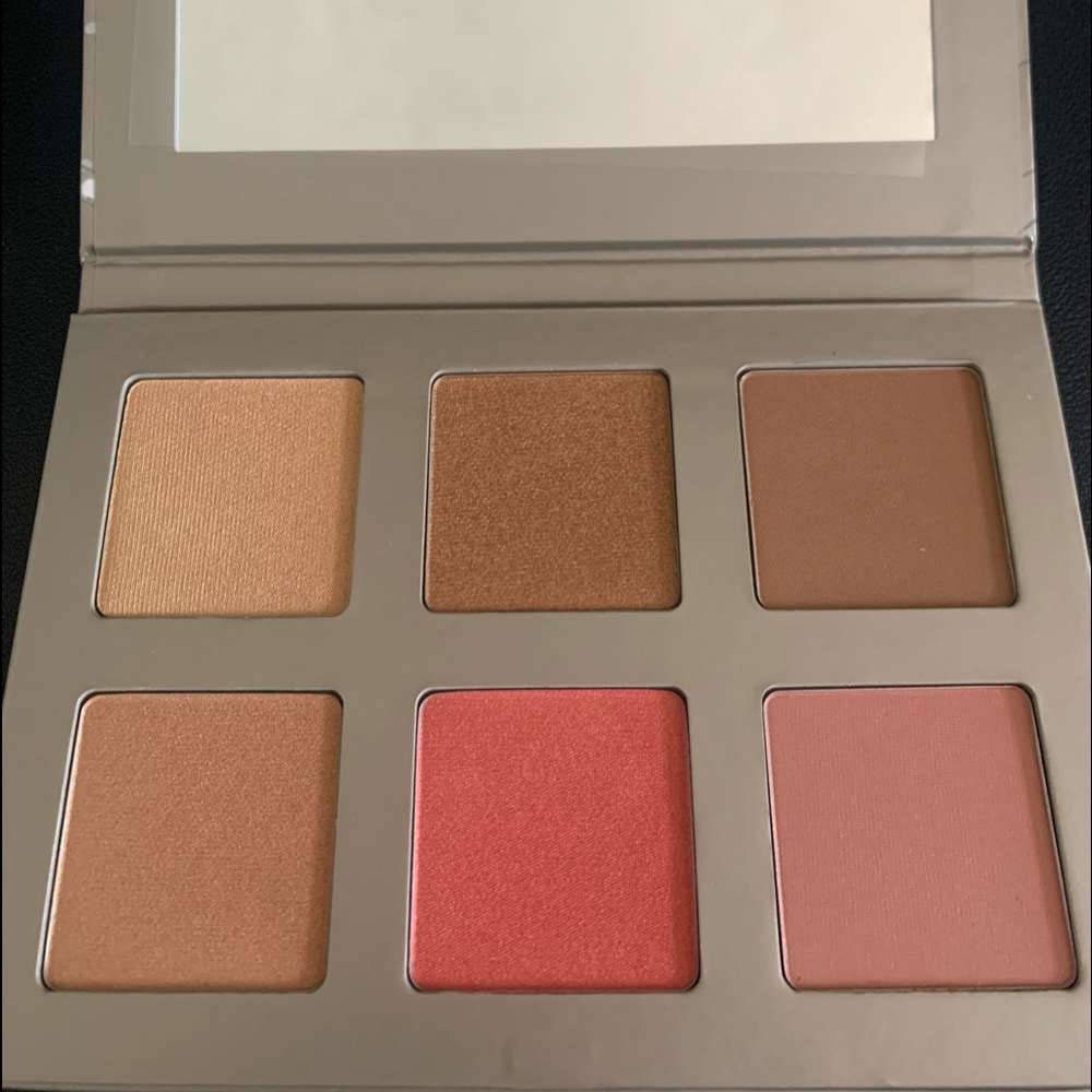 Iconic London Blaze Chaser face palette